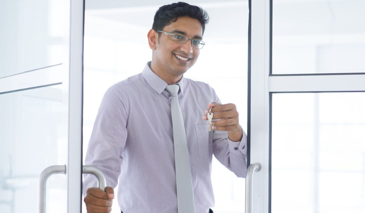 how to become a real estate agent in india f